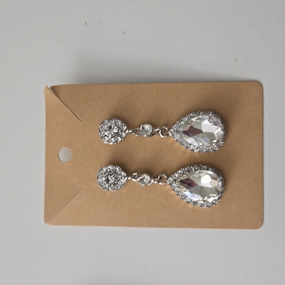 Tear drop rhinestone earrings